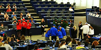 medalie de aur adusa de la parlamentul european de tinerii ploiesteni