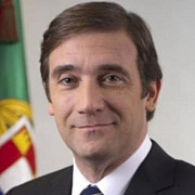 curtea constitutionala portugheza se opune unor noi masuri de austeritate
