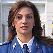 cea mai sexy femeie in uniforma din lume vine din romania