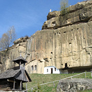 manastirea corbii de piatra si cea mai de pret comoara a romaniei