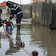 pompierii prahoveni au intervenit pentru evacuarea apei din gospodarii