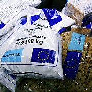 pachetele cu ajutoare europene ramase pe stoc redistribuite primariilor si celor care au mai primit