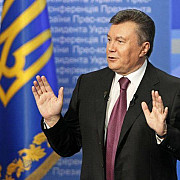 presedintele ucrainei face pasul inapoi la presiunea strazii