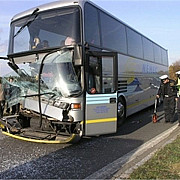 autocar cu imigranti romani implicat intr-un accident
