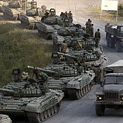 rusia a suplimentat efectivele militare la granita cu ucraina