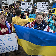 manifestanti ucraineni au blocat accesul in sediul ambasadei rusiei