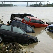 aproape 1000 de turisti romani prinsi de inundatii in bulgaria