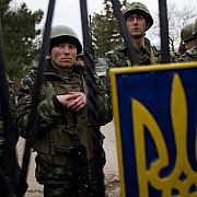 militarii ucraineni autorizati sa foloseasca armamentul impotriva atacatorilor rusi