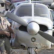 un avion de mici dimensiuni a aterizat pe o autostrada din arizona