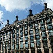 o parte a parlamentului britanic a fost evacuat de urgenta