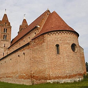 singura biserica crestina din romania cu o semiluna pe turn