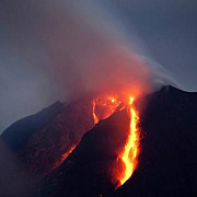vulcanul sinabung din indonezia a erupt din nou