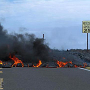 lava unui vulcan in eruptie in hawaii se apropie de zone locuite