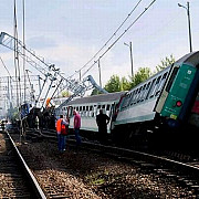 accident pe calea ferata trei vagoane ale unui tren interregio au deraiat