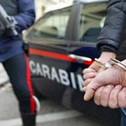 douazeci si opt de romani arestati in italia pentru fraude la inmatricularea unor vehicule