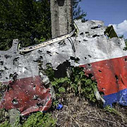 fragmente dintr-o racheta ruseasca descoperite in locul prabusirii avionului mh 17