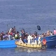 sute de imigranti morti in largul libiei dupa rasturnarea a doua ambarcatiuni