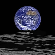 foto rasaritul de pamant vazut de pe luna