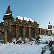 castelul corvinilor a fost ales pentru coperta ghidului de calatorie lonely planet editat pentru romania si bulgaria