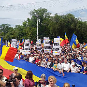 mii de persoane la marsul unirii de la chisinau