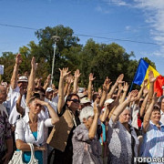 proteste de amploare in chisinau zeci de mii de oameni au cerut demisia presedintelui
