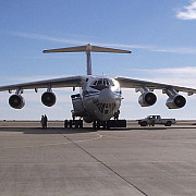 rusii nu glumesc avioane cargo escortate de avioane de vanatoare aterizeaza zilnic in siria