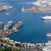 grecia a vandut chinezilor cel mai mare port al tarii suma obtinuta 3685 milioane de euro