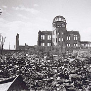71 de ani de la atacul nuclear de la hiroshima japonia militeaza pentru o lume fara arme atomice