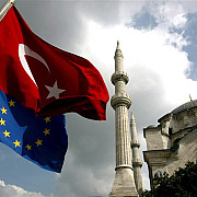 ministrul de externe al turciei uniunea europeana ne umileste