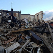 ciolos si pislaru se afla in italia la romanii afectati de cutremur