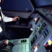 un pilot care a amenintat ca prabuseste avionul a fost ridicat din cabina chiar inainte de decolare