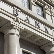 statul care vrea sa limiteze salariile sefilor de banca