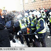 confruntari intre manifestanti neonazisti si antifascisti in suedia politia a efectuat mai multe arestari