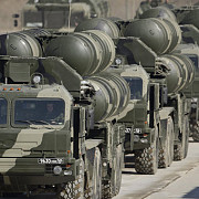 iranienii ies la cumparaturi de armament in rusia cu 10 miliarde de dolari in buzunar
