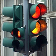 sistemul inteligent de semaforizare din bucuresti e facut prost primarita firea anunta noi investitii