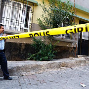 doi atentatori barbat si femeie incoltiti de luptatori antitero s-au detonat la ankara