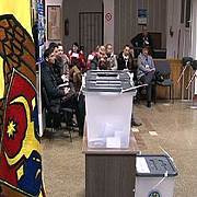 11 sectii de votare sunt deschise in romania pentru alegerile prezidentiale din republica moldova