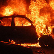 masina unor romani a fost incendiata in italia al patrulea automobil apartinand unor straini distrus in zona