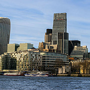 piata imobiliara londoneza inregistreaza cea mai mare scadere dupa criza financiara de acum opt ani