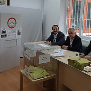 turcii sunt chemati la urne pentru a se pronunta asupra modificarii constitutiei sectiile de vot s-au deschis
