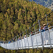 cel mai lung pod pietonal din lume inaugurat in elvetia