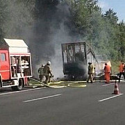coliziune intre un autocar care a luat foc si un camion in bavaria30 de raniti si 18 persoane date disparute
