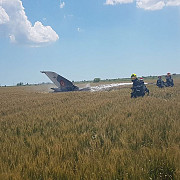 un avion mig 21 lancer s-a prabusit in judetul constanta pilotul s-a catapultat fiind preluat de un elicopter smurd si dus la spital