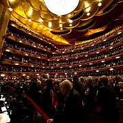 metropolitan opera din new york vrea sa renunte la publicul varstnic