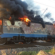locomotiva unui tren de marfa plin cu benzina si motorina a luat foc in apropiere de ploiesti