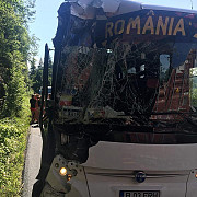 autocarul loturilor de beach-handball juniori ale romaniei implicat intr-un accident rutier in muntenegru dedu nu e nimeni grav