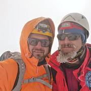 premiera romaneasca alpinistii radu albu si radu turta vor incerca escaladarea vf elbrus 5642 m cel mai inalt din europa