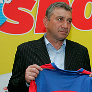 a murit fotbalistul ilie barbulescu cate meciuri a jucat in tricoul petrolului