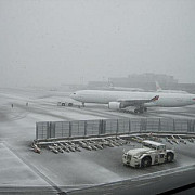 niciun avion nu a mai decolat de pe aeroportul otopeni dupa ora 6 din cauza ninsorii