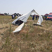 un avion de mici dimensiuni s-a prabusit in chitila doua persoane sunt in stare grava